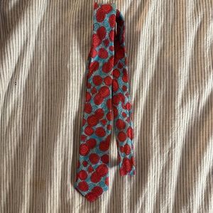 Tie: Red Roses and Blue background